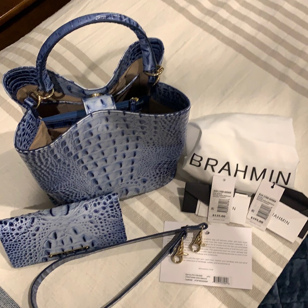Brahmin Purse,matching wallet, and dust bag